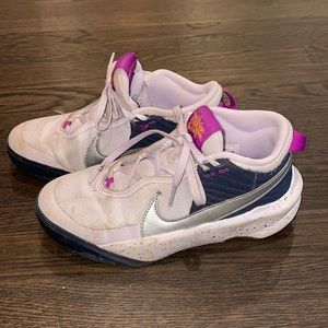 Nike Team Hustle D 10 Sneakers